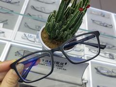 -罗伯特眼镜·蔡司官方授权(罗湖国贸店)