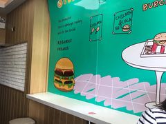 用餐区-华莱士·全鸡汉堡(浦东南路店)