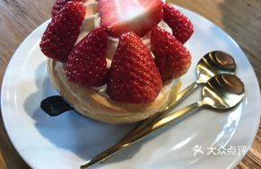 Strawberry Cream Puffs