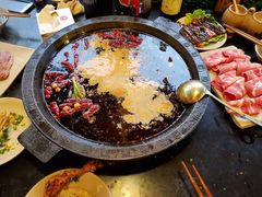 -茅草房·河畔园林火锅