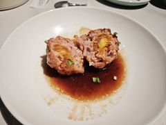 鸭蛋黄狮子头-梅飞酒家(桑园路店)