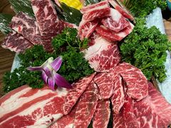 黑牛六拼-明洞阿姨·韩式酱蟹烤肉·创意料理(三元桥店)