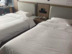 -网鱼电竞酒店(成都欢乐谷金府地铁站店)
