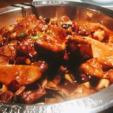 这次就两种一起吧，肉蟹煲是大家最爱必点的，螃蟹肥美