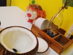 -志龙皇冠吃货椰子铺