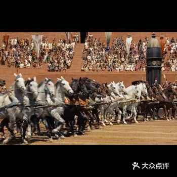 都是实打实的人头涌动的镜头