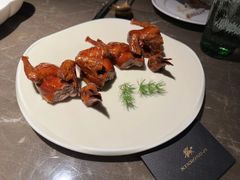 脆皮妙龄乳鸽-新荣记(BFC外滩金融中心店)