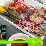 北京蕞牛的东北烤串儿店，排队排到楼梯上！