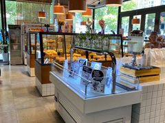 面包甜点陈列柜-Dough&Joe团憩(瑞虹天地月亮湾店)