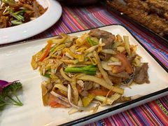 -香巴拉云南餐厅(华莱坞店)