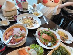 -Chom Cafe and Restaurant