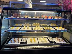 面包甜点陈列柜-乔哥铭洋海鲜自助(皇城恒隆广场店)