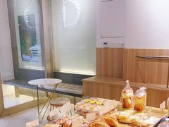 -顶东面包花园·生日蛋糕(世博店)