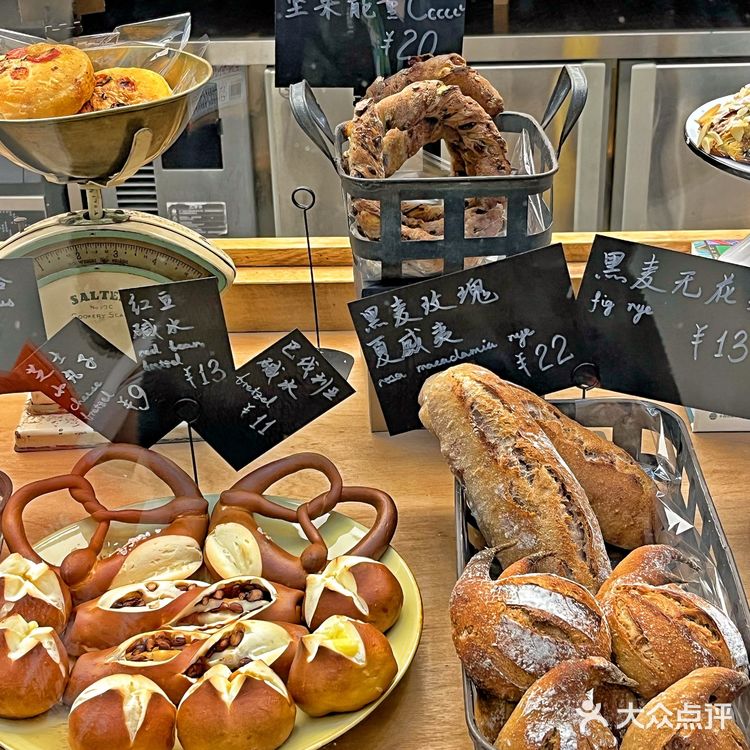 太卷了！杭州天天开面包店这谁受的了啊！