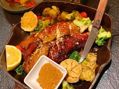来龙里秘制考鸡-来龙里 精致 东南亚餐室(万象城店)