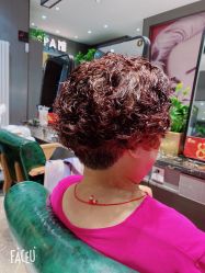 -尚逸国际护肤造型