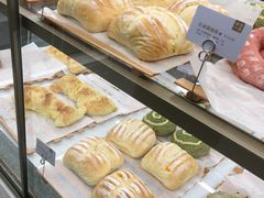 霸氣芝士草莓-奈雪的茶(市百一店)