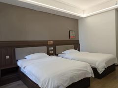 -元一商务电竞酒店(世纪城新会展中心地铁站店)