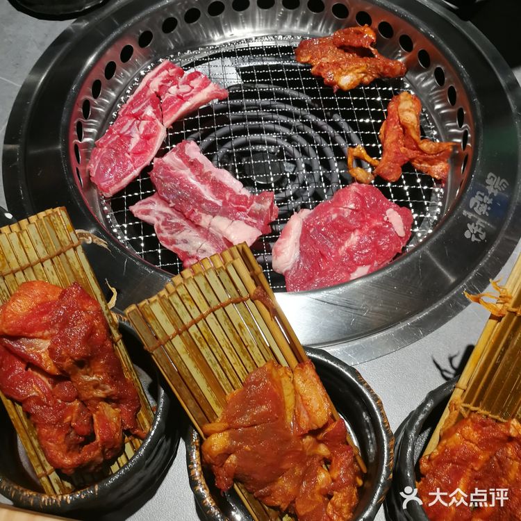 水果都可以自己拿拿拿，还有15元的饮料自助