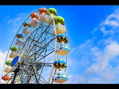 -小镇影院迪士尼小熊Duffy与他的朋友合影地