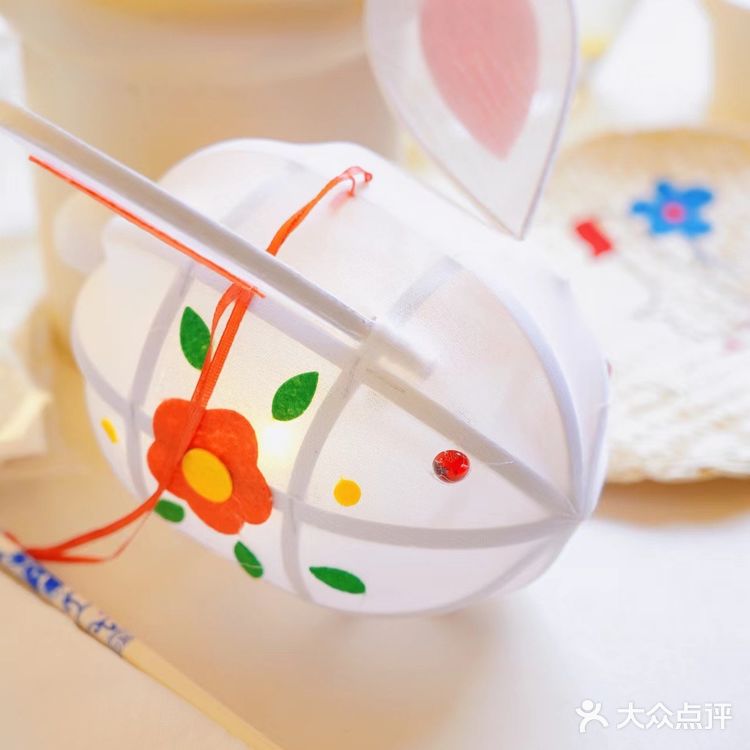 🌙抬头看，今晚月色真美，要不要来一杯椰子水？