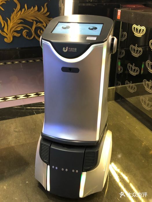 王子公主奇遇记主题ktv(万达广场店)领路机器人图片 - 第1张