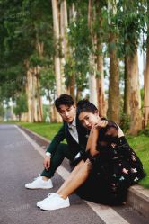 -现代经典婚纱摄影