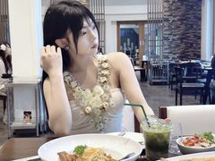 -Chom Cafe and Restaurant