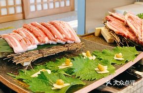 Pork Belly with Perilla Leaves