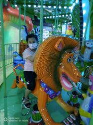 -维佳童话镇演出现场(徐东店)