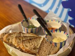 三种酱配酸面包-Mesa Madre梅萨妈妈·Bintana(国贸店)