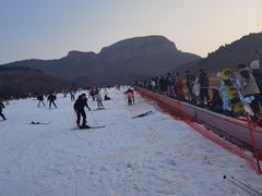 -济南卧虎山滑雪场