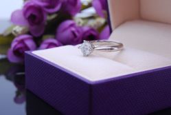 -威德钻石-克拉钻大本营(南京东路店)