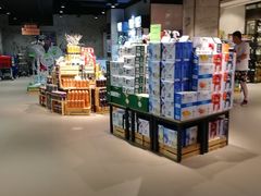 -中百仓储超市有限公司(越秀星汇维港店)