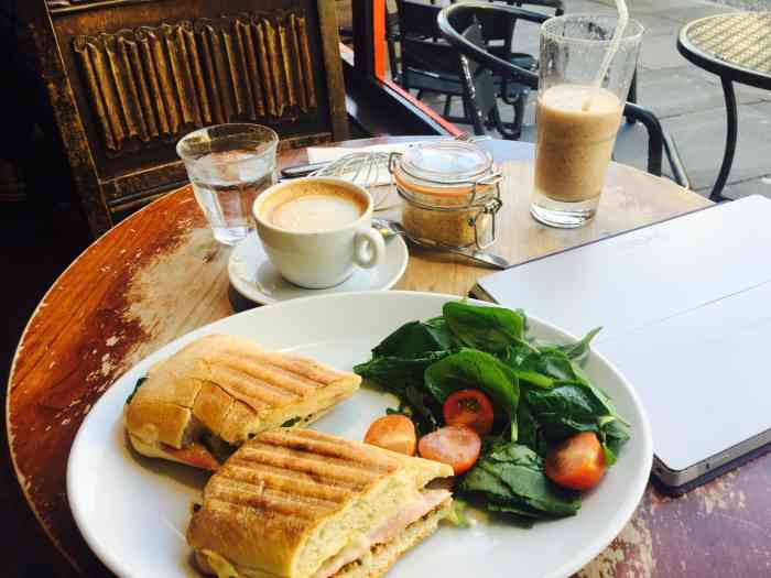 kilimanjaro coffee-"轻度社恐虽不至于在陌生人面前仓皇失措,却.