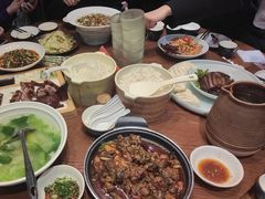 -老滇山寨•云南特色菜•地方菜•民族风情歌舞表演(金碧店)