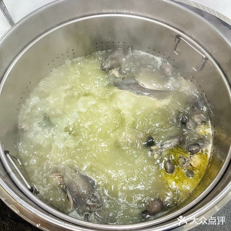 端午·丽江行｜凯帝林·土鸡米线｜这汤·够浓🍜
