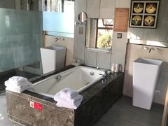 -大连金石滩绿发温泉假日酒店