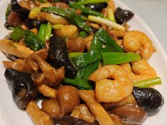 香葱滑菇炒虾仁-新洪记·丽久饭店(铁西店)