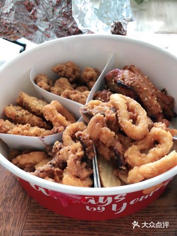 小吃拼盘：鱿鱼外酥里嫩