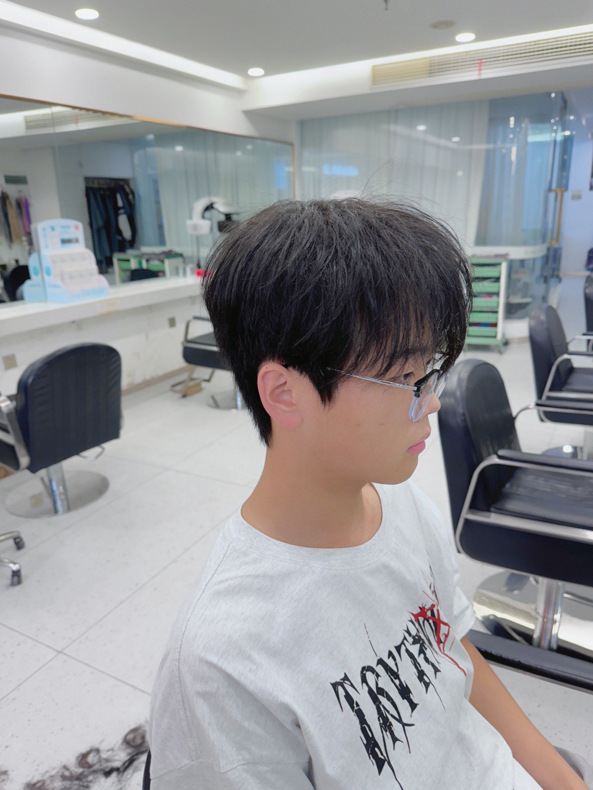 适合男大学生的发型