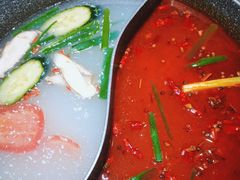 屋头经典鸳鸯锅-成都屋头串串(青年北街店)