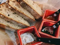 三种酱配酸面包-Mesa Madre梅萨妈妈·Bintana(国贸店)