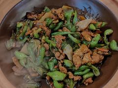 碾辣椒炒肉-吃饭皇帝大土家民族菜(正大广场店)