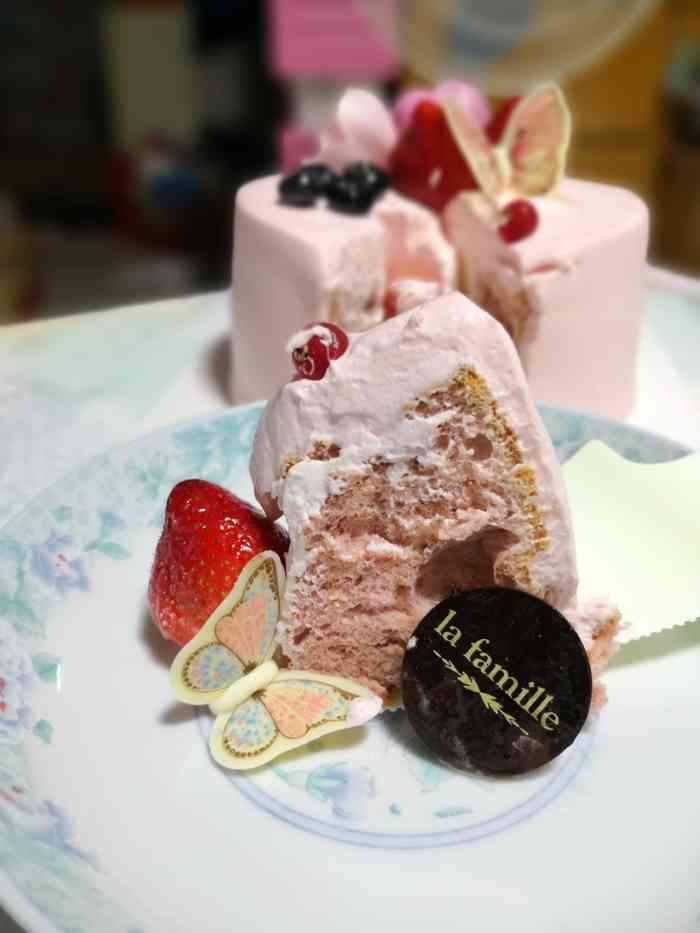 由日本直送嘅香印提子,味浓郁香甜99连戚风蛋糕89有淡淡提子味