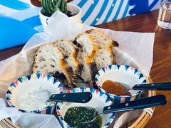 三种酱配酸面包-Mesa Madre梅萨妈妈·Bintana(国贸店)