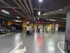 -瑞虹新天地月亮湾
