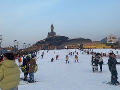 -采薇庄园四季滑雪场