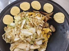 -粘豆包柴火铁锅炖