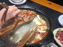 -两三事小郡肝串串香火锅(桂庙店)
